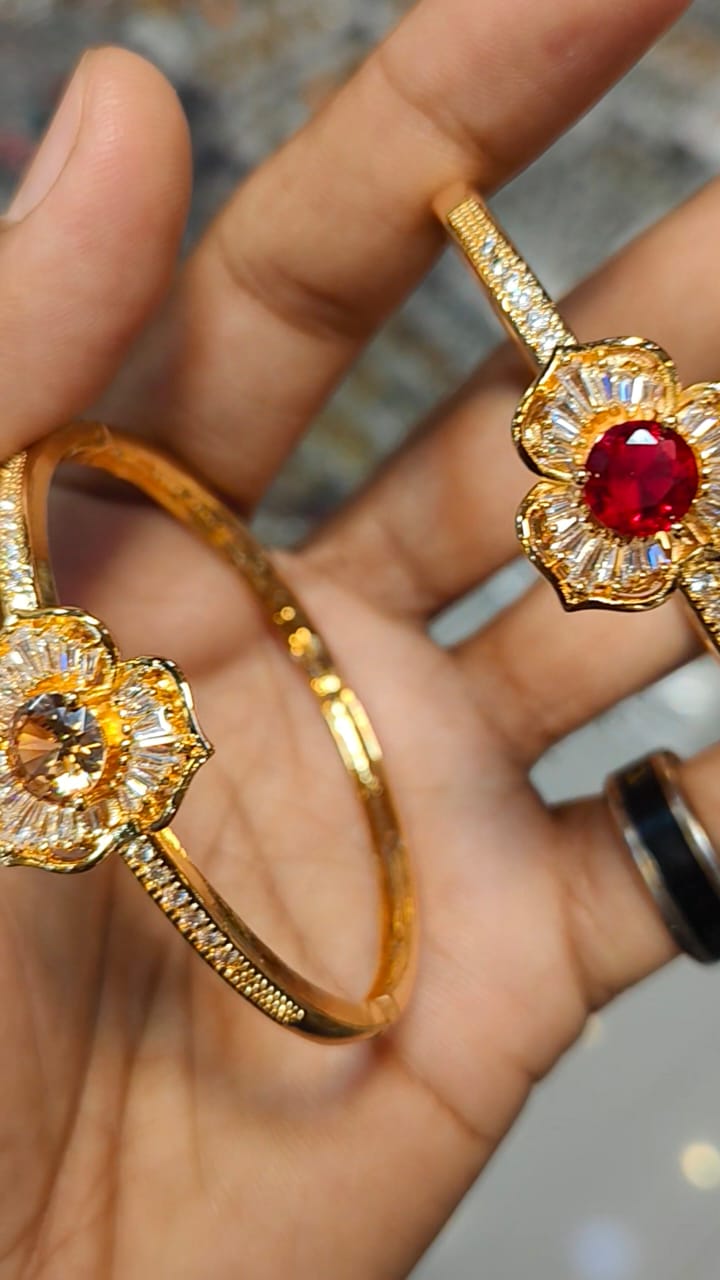 BEAUTIFUL BRACELLETE  CUFF